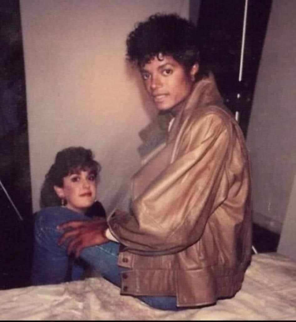 A rare pic of Michael Jackson right before getting some HeeHee from Billie Jean in 1987